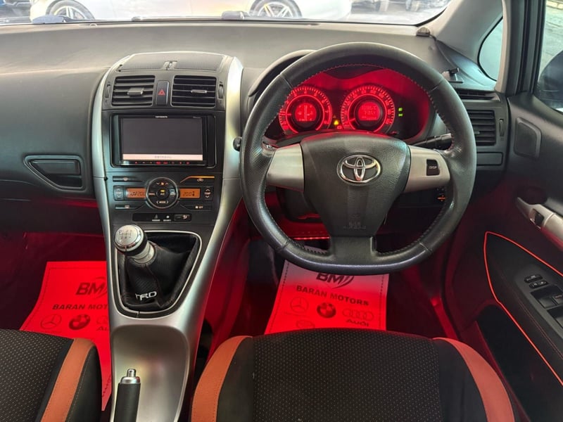 Toyota Auris — 8