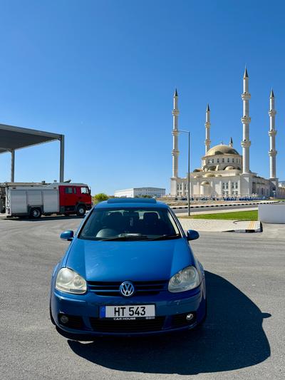Volkswagen Golf — 3