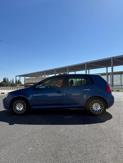 Volkswagen Golf — 5