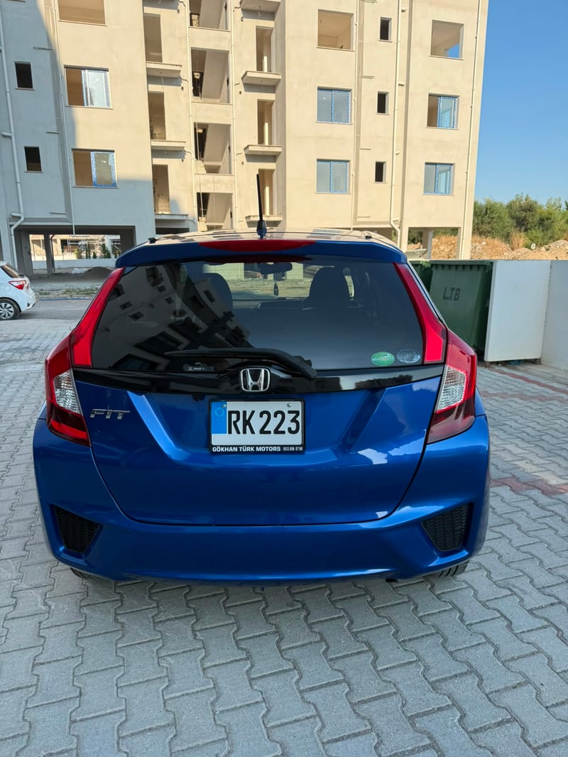 Honda Fit — 1/6