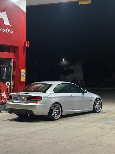 BMW 320i — 3