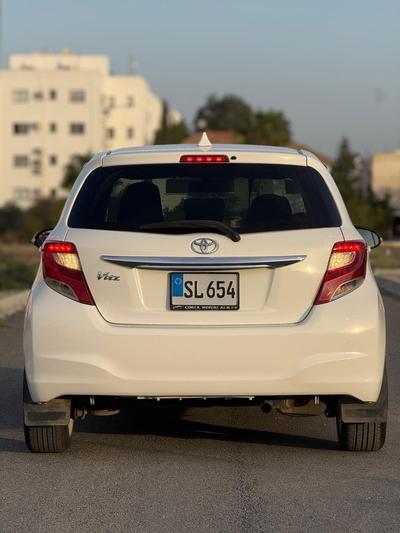 Toyota Vitz — 3