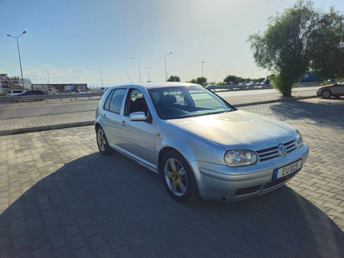 2000 Volkswagen Golf 8