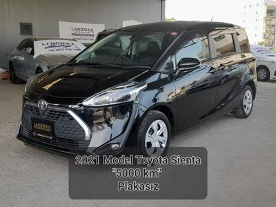 Toyota Sienta  — 2
