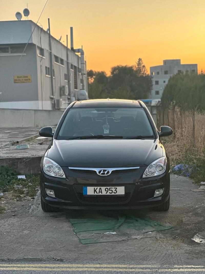Hyundai i30 — 1/5