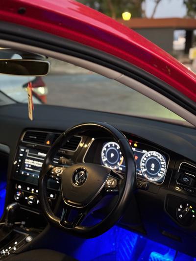 Volkswagen Golf — 4