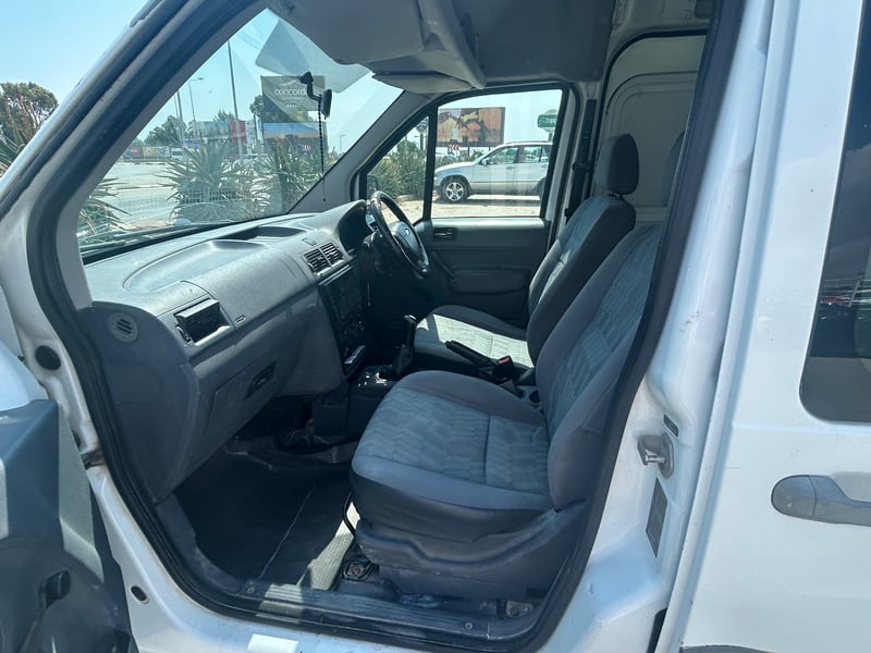 Ford Transit Connect — 5