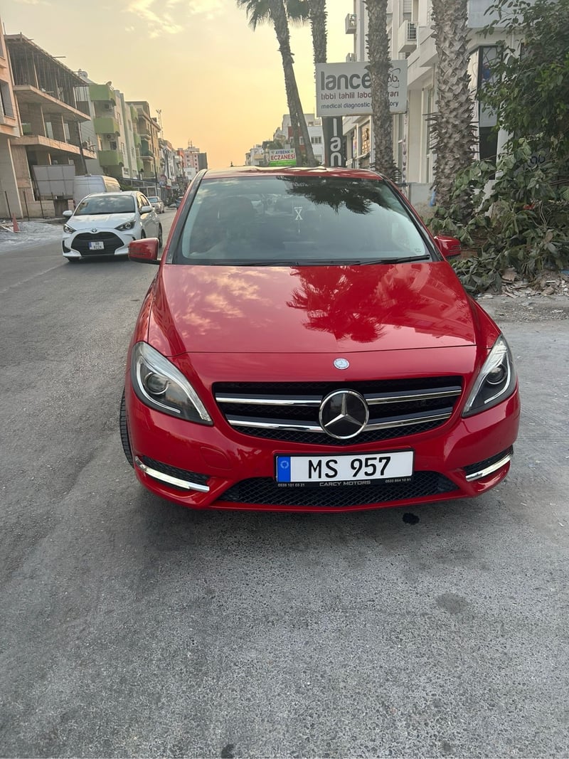 Mercedes-Benz B 180 — 1/4
