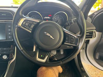 Jaguar XE — 3
