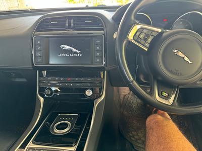 Jaguar XE — 4