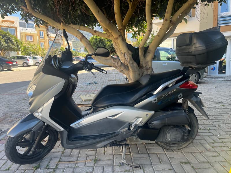 Yamaha X-Max 250 — 1/6