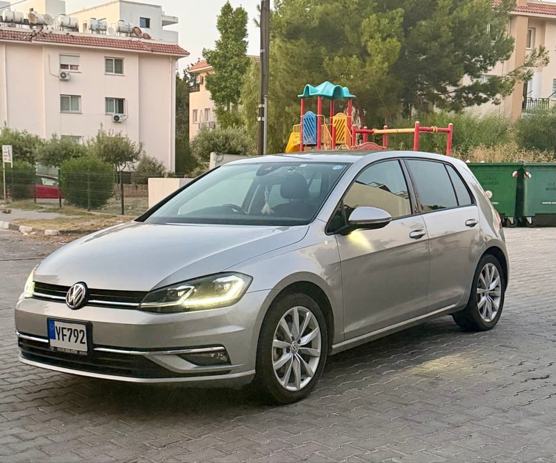 Volkswagen Golf — 2