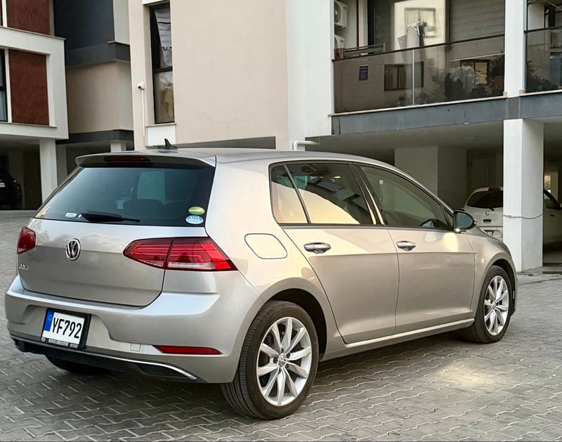Volkswagen Golf — 3