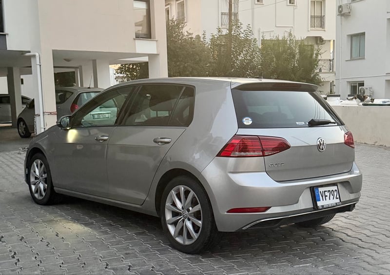 Volkswagen Golf — 4