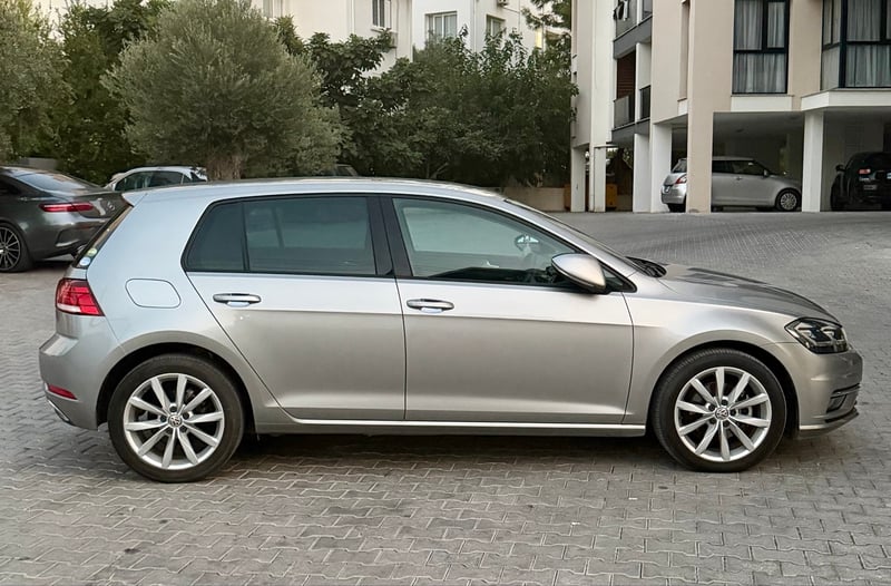 Volkswagen Golf — 5