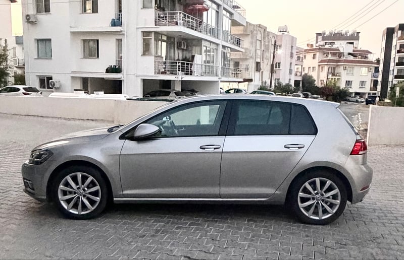 Volkswagen Golf — 6