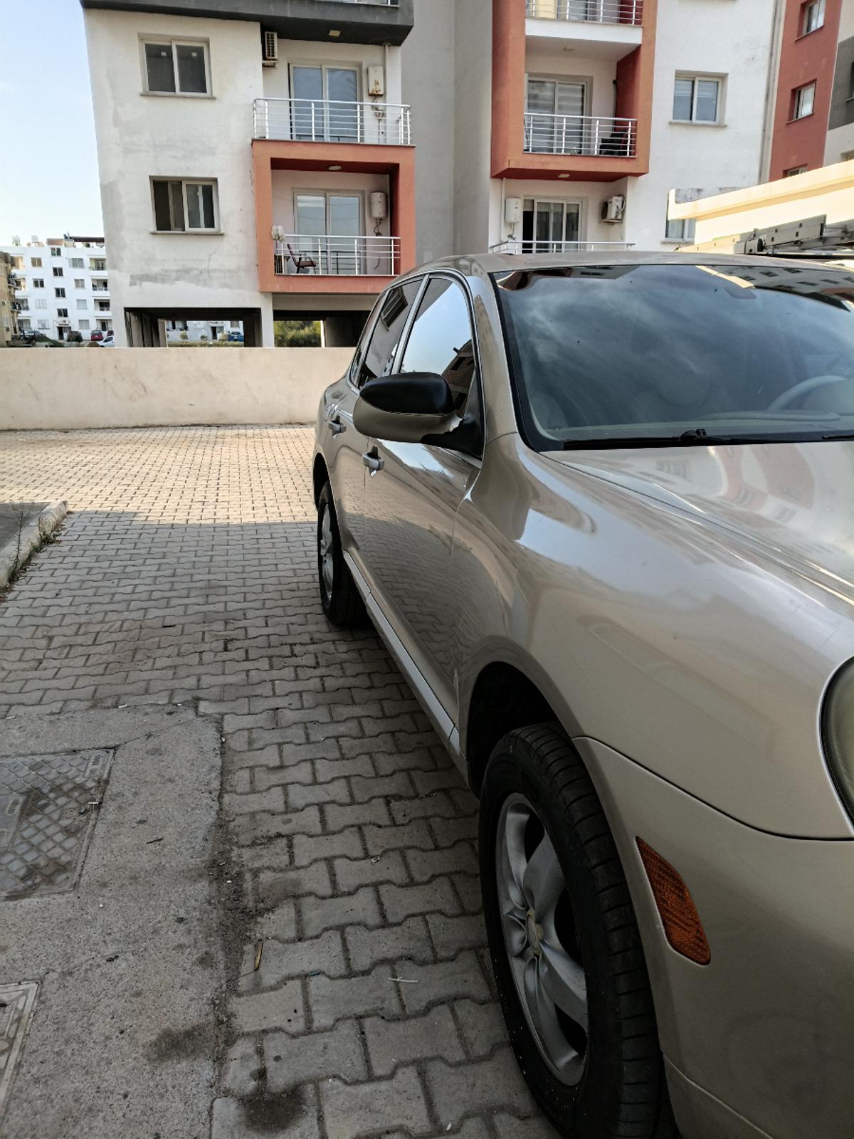 2005 Porsche Cayenne 8