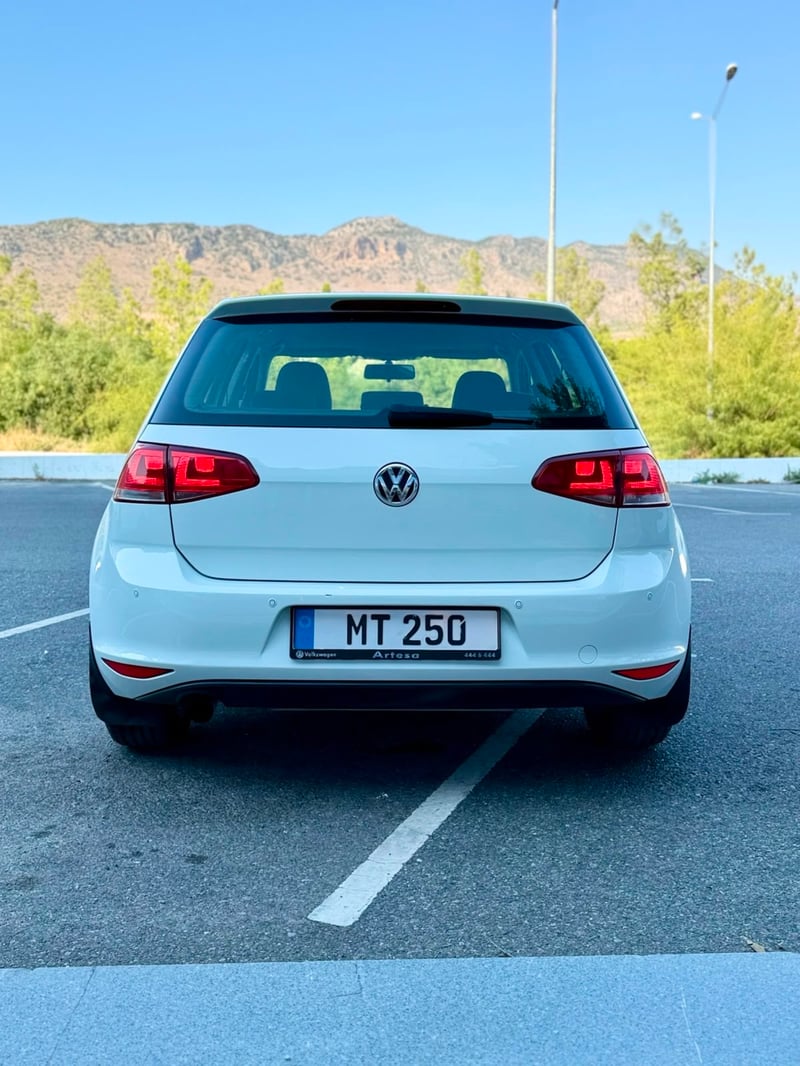 Volkswagen Golf — 2