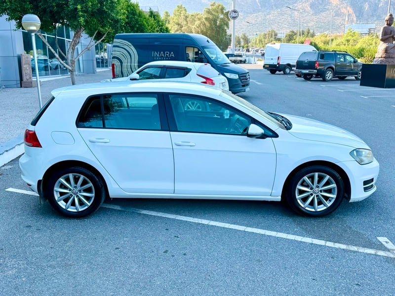 Volkswagen Golf — 3