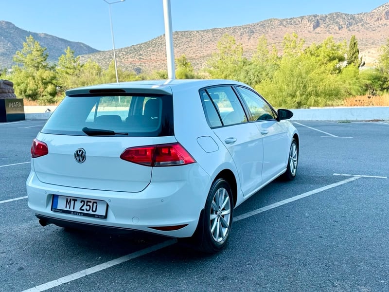 Volkswagen Golf — 5