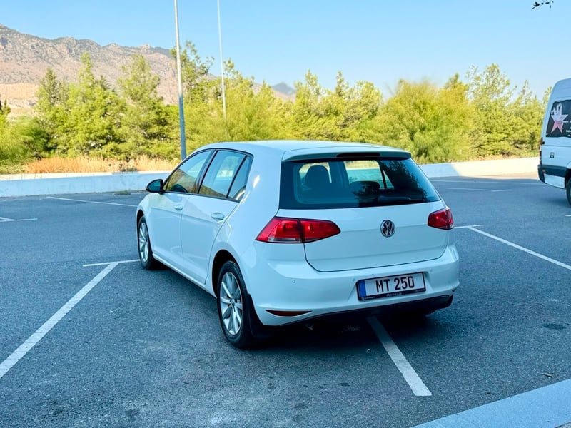 Volkswagen Golf — 6