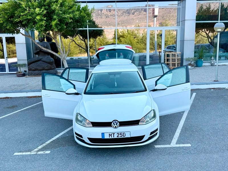 Volkswagen Golf — 7