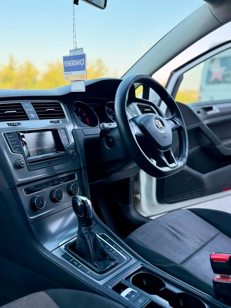 Volkswagen Golf — 8