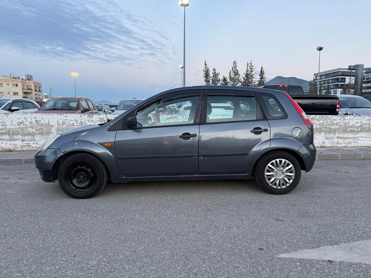 2003 Ford Fiesta 6