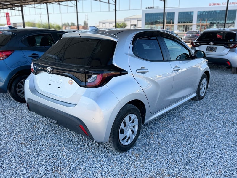 Toyota Yaris — 4