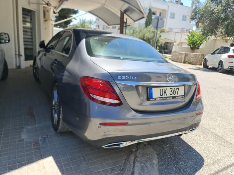 Mercedes-Benz E 220d — 1/9