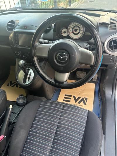 Mazda Demio — 6