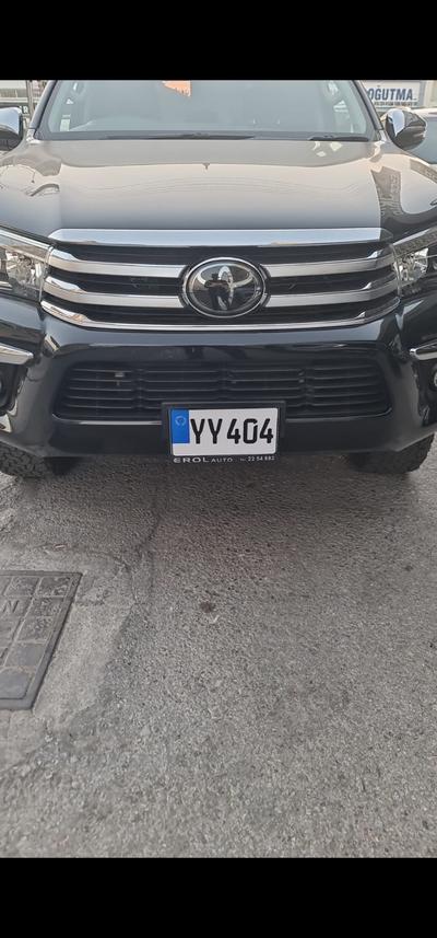 Toyota Hilux — 3