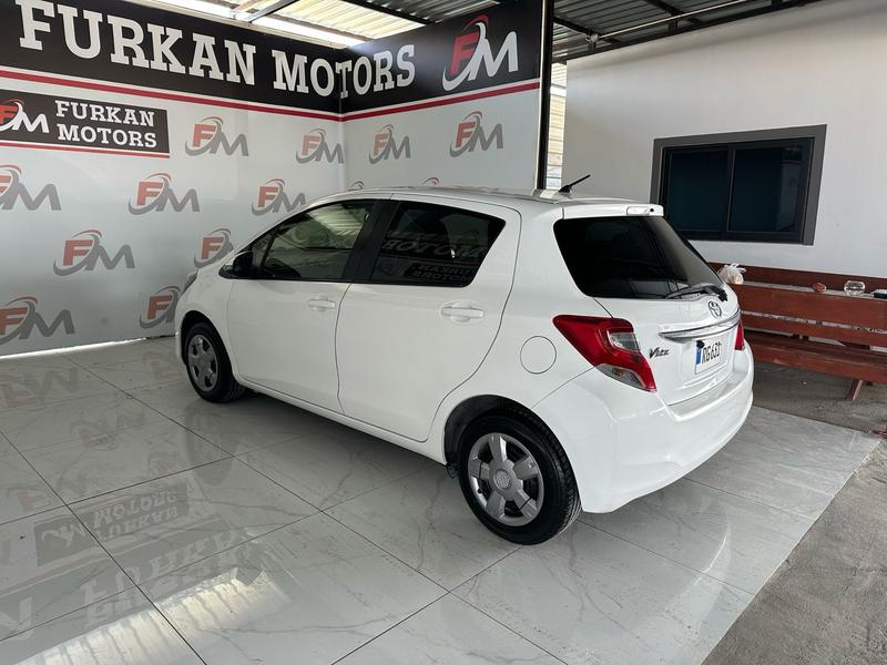 Toyota Vitz — 1/8