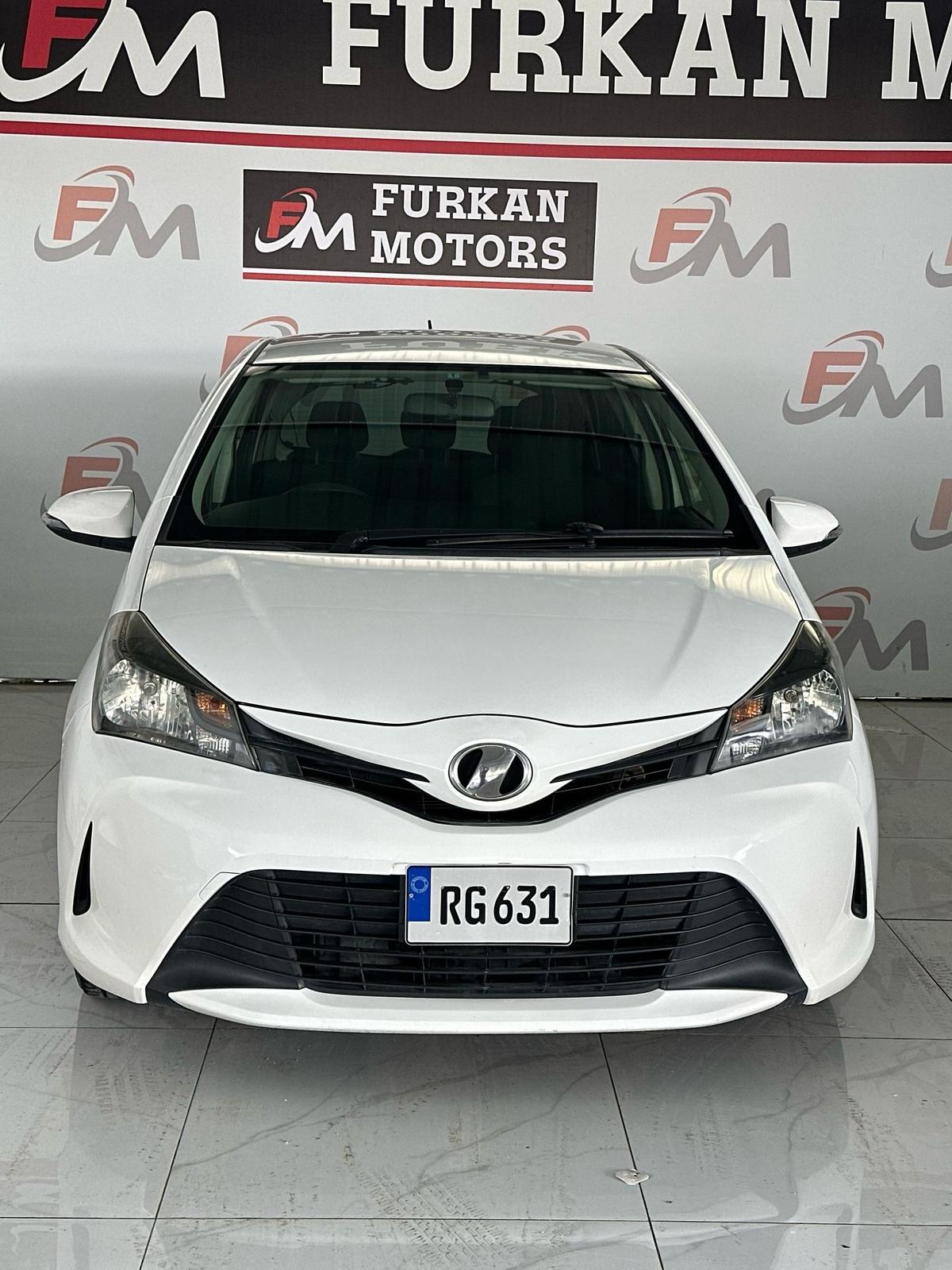 2015 Toyota Vitz 3