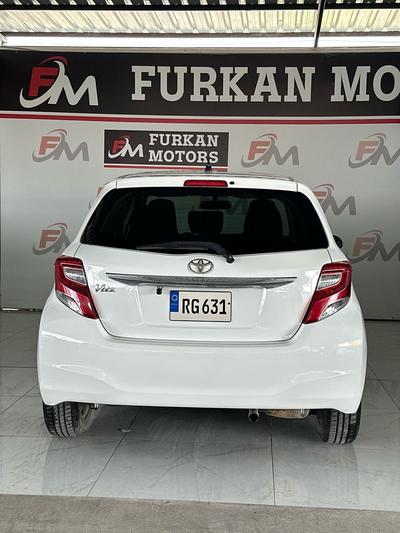 Toyota Vitz — 5