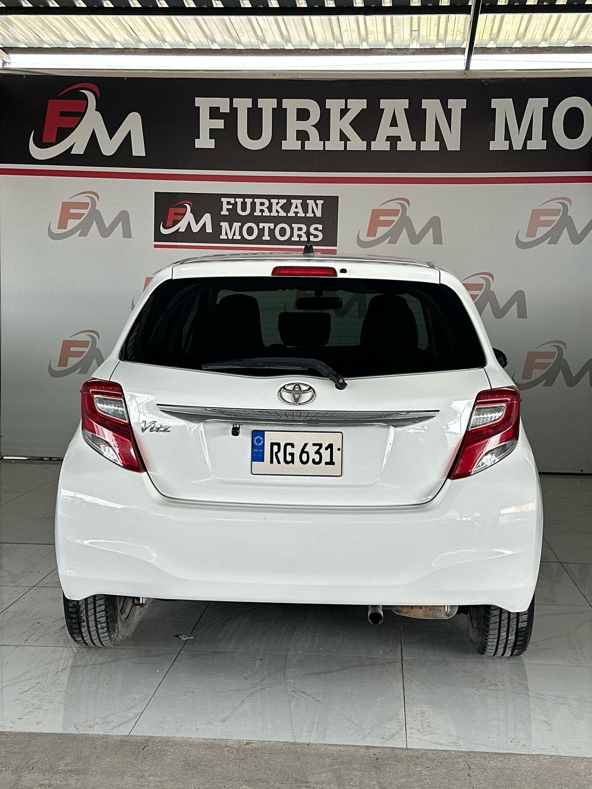 2015 Toyota Vitz 5