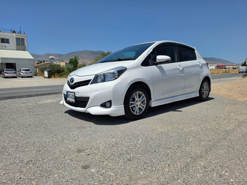 Toyota Vitz — 1