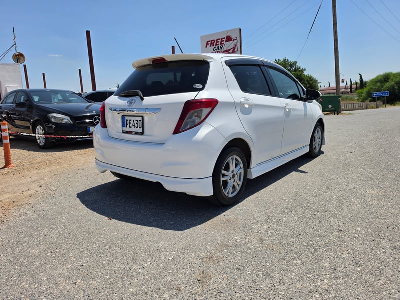 Toyota Vitz — 2