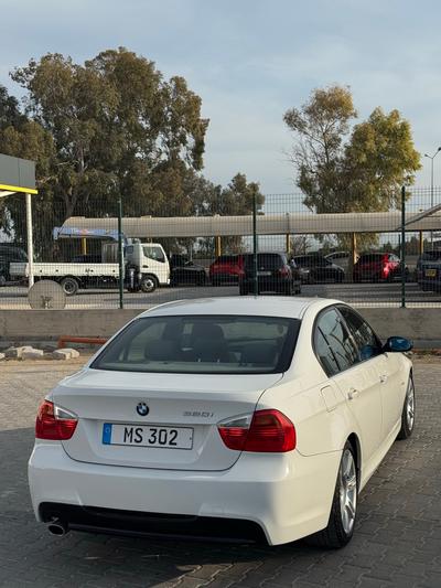BMW 320i — 3