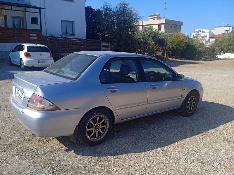 Mitsubishi Lancer — 5