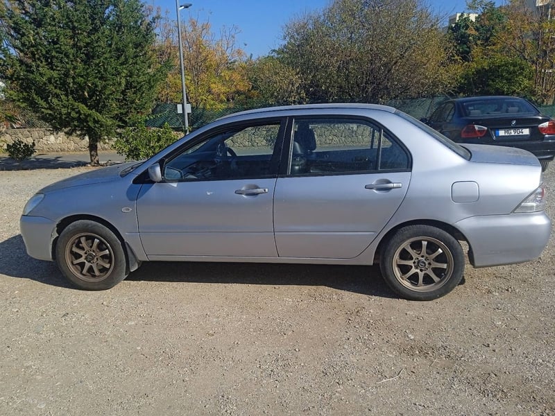 Mitsubishi Lancer — 7
