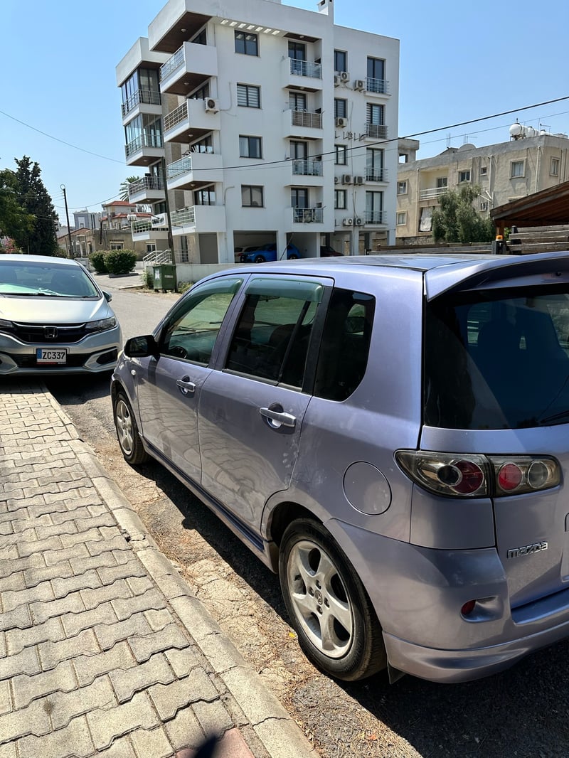 Mazda Demio — 4