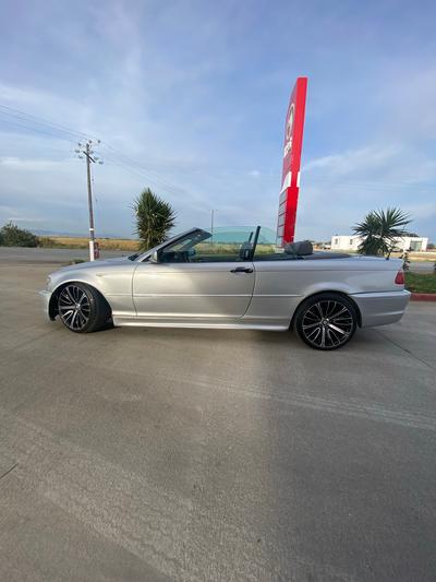 BMW 320i — 3