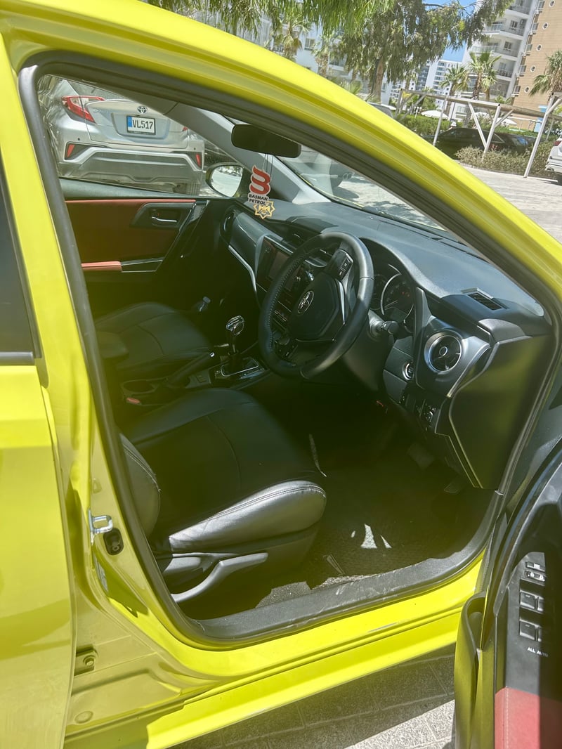 Toyota Auris — 5