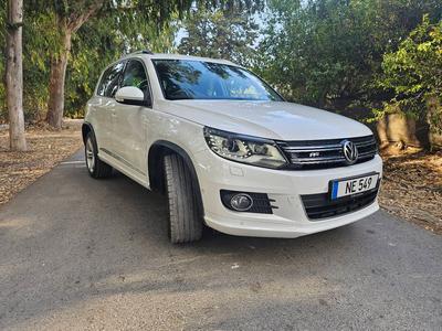 Volkswagen Tiguan — 2