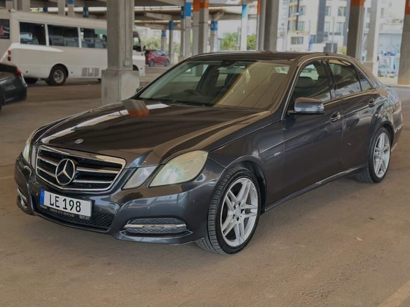Mercedes-Benz E 220 — 1/9