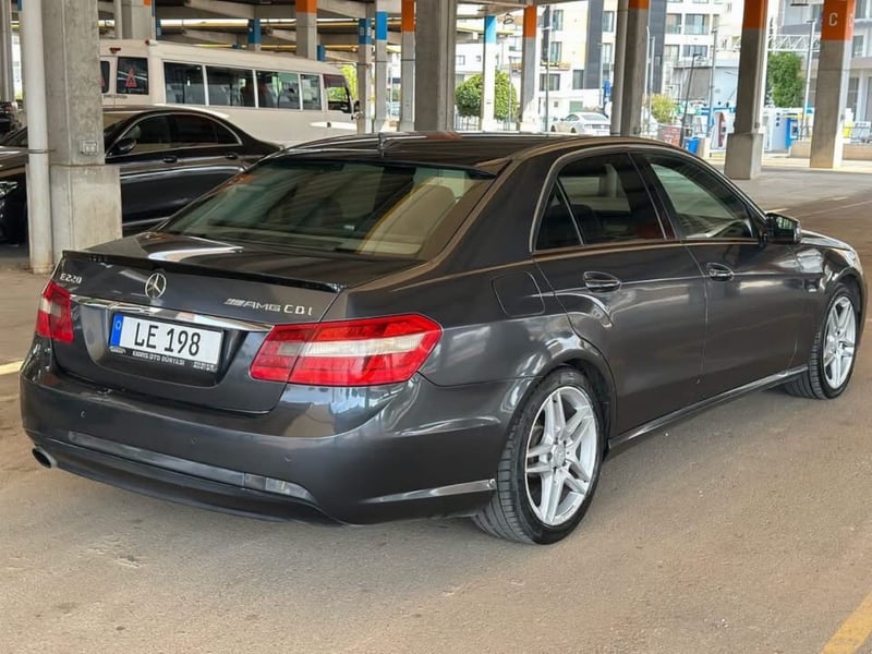 Mercedes-Benz E 220 — 4