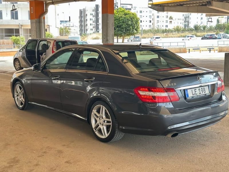 Mercedes-Benz E 220 — 5