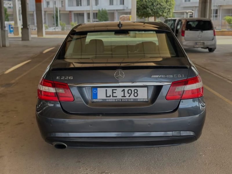 Mercedes-Benz E 220 — 6