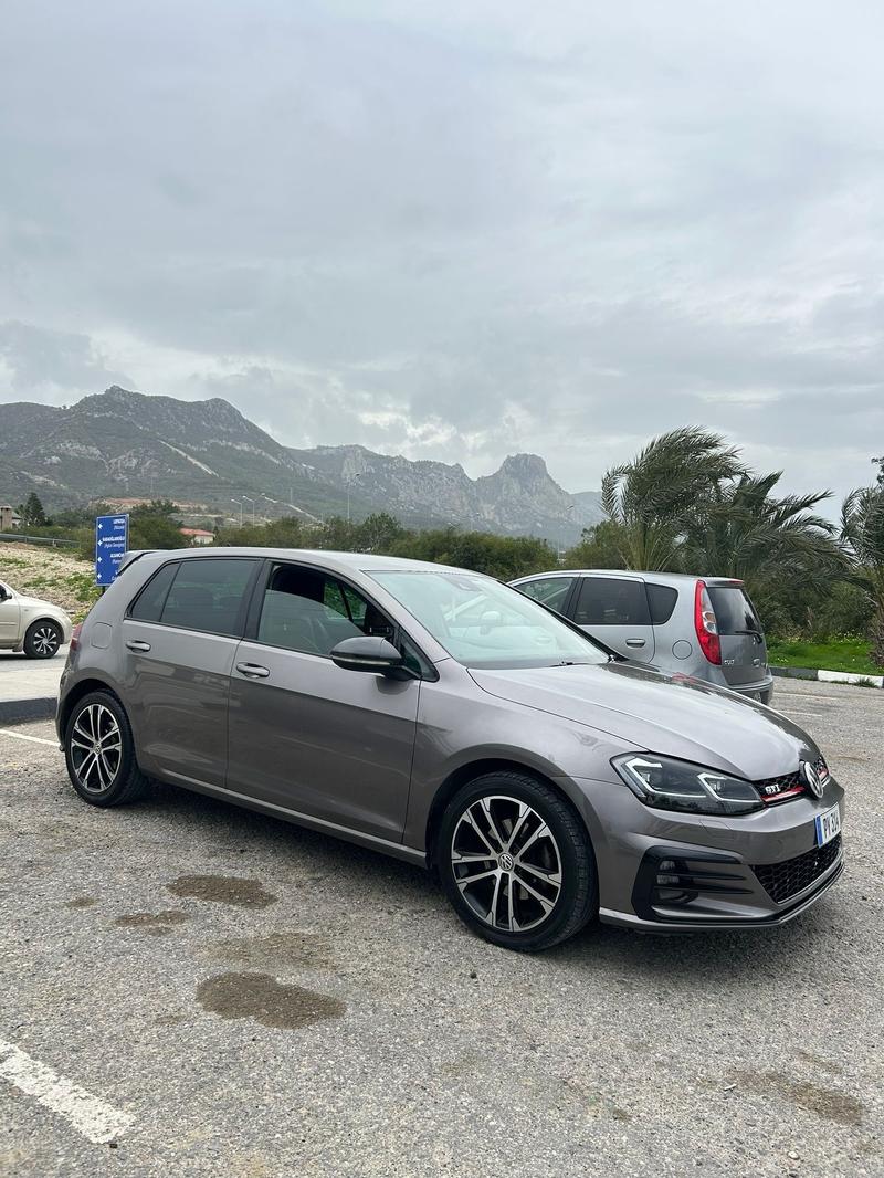 Volkswagen Golf — 1/8